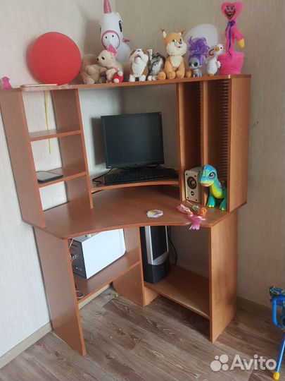 Компьютерный стол