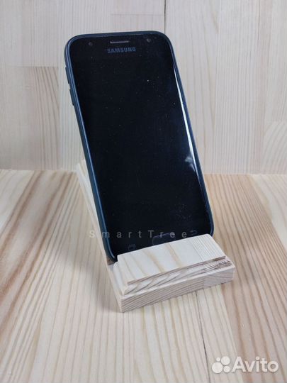 Подставка для телефона из дерева