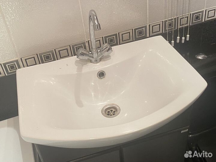 Раковина с тумбой