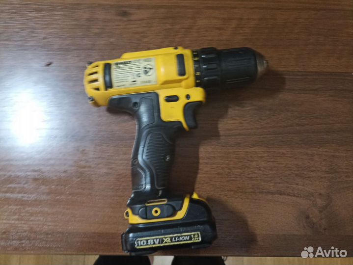Аккумуляторная дрель DeWalt dcf 710
