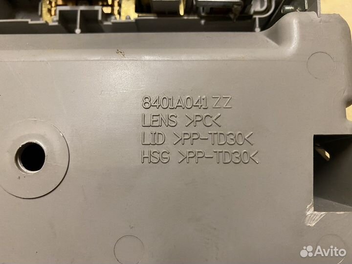 Плафон освещения салона Mitsubishi l200