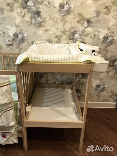Кроватка с пеленальным столиком