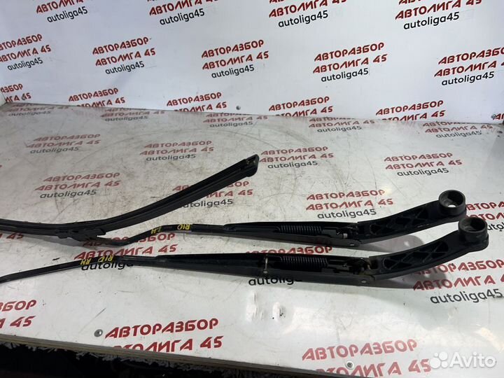 Поводок щеткодержатель Kia Rio 3