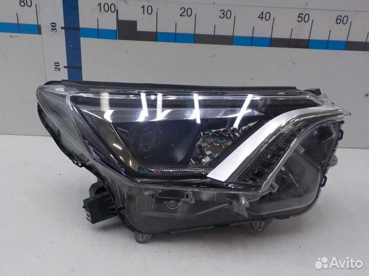 Фара правая Toyota RAV4