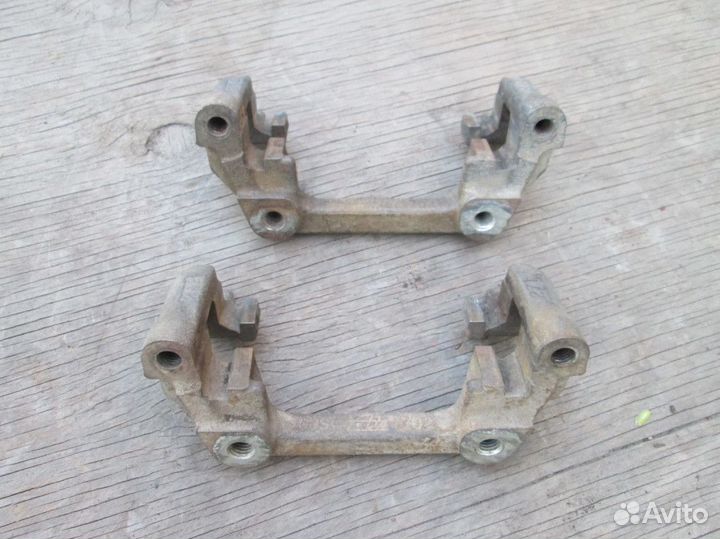 Форд Фокус 3 Скоба суппорта заднего (271мм)