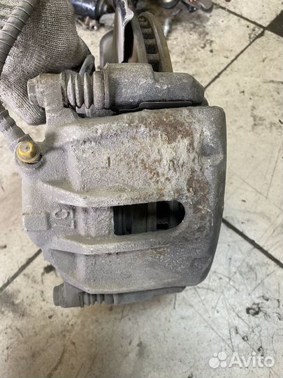 Lifan х60. Левый поворотный кулак. Ступица