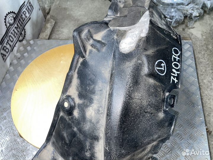 Подкрылок передний левый Toyota Prius 30