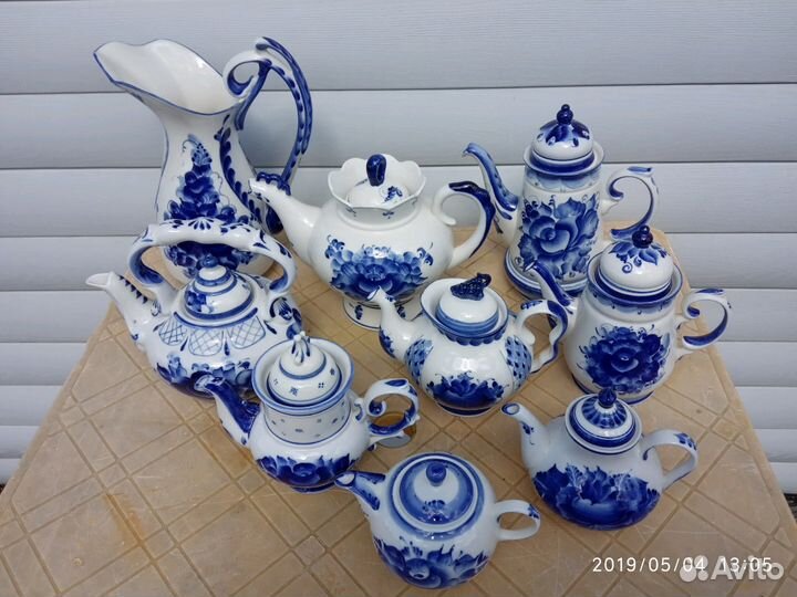 Чайники и кувшин. Гжель. Новые