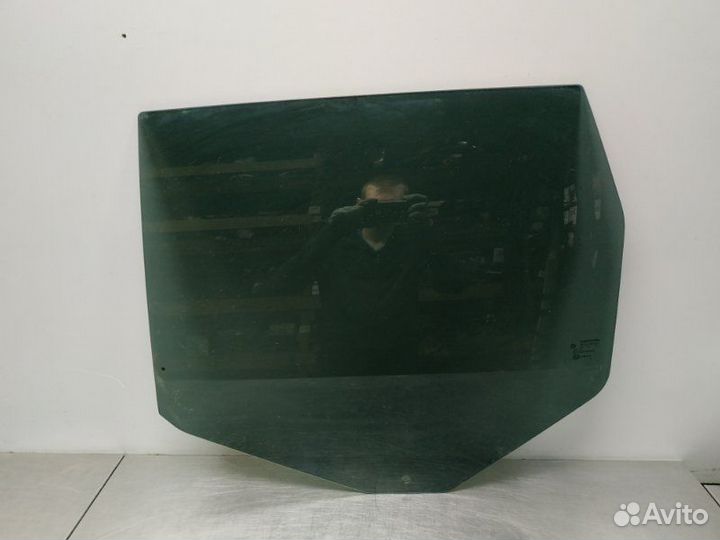 Стекло двери заднее левое Jeep Grand Cherokee WK2