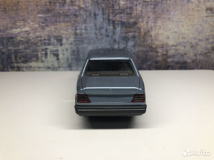 Cursor 1/35 Mercedes-Benz W124