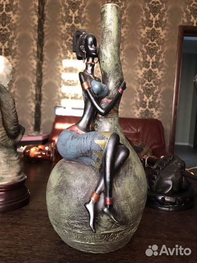 Статуэтка - кувшин