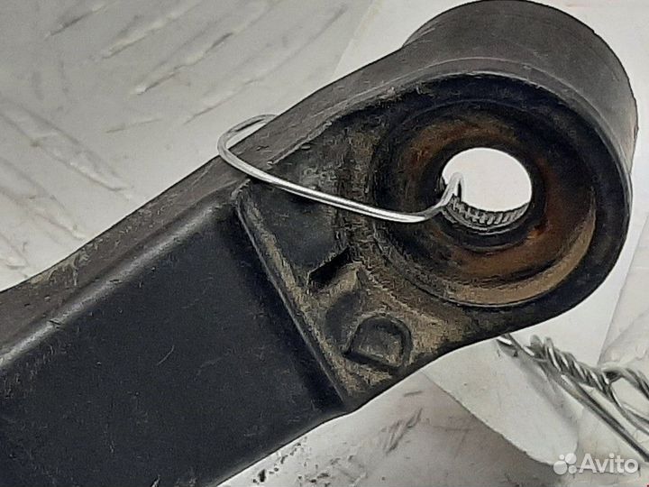 Щеткодержатель (поводок стеклоочистителя, дворник)