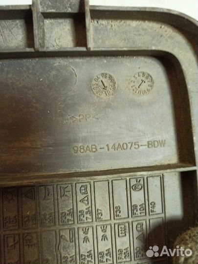 Крышка блока предохранителей Ford Focus 1