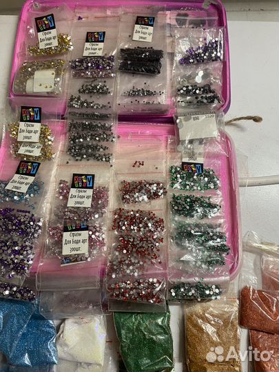 Втирки и стразы для Ногтей