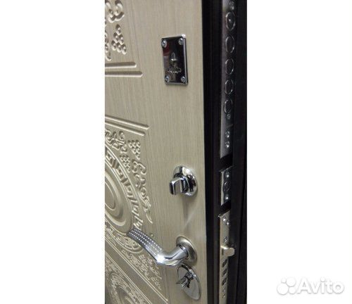 Входная металлическая дверь богема