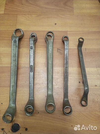 Молотки, ключи, зубило и другой инструмент