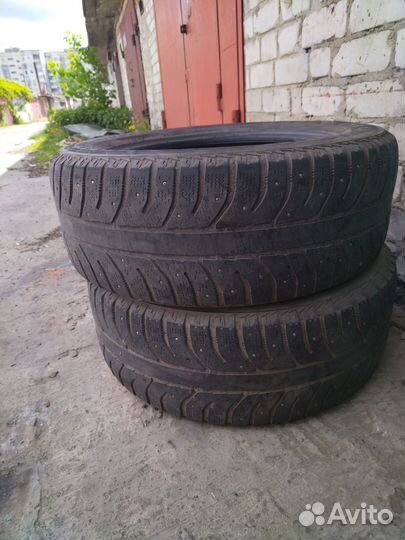 Bridgestone Ice Cruiser 7000 215/60 R16