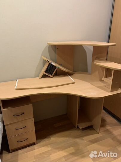 Компьютерный стол