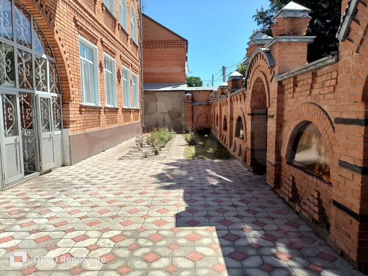 Дом 440 м² на участке 8 сот.