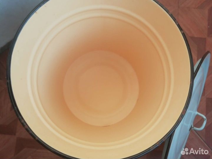 Ведро эмалированное с крышкоц