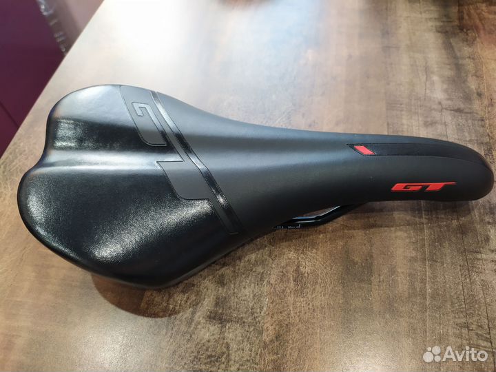 Седла, подседельные штыри, педали