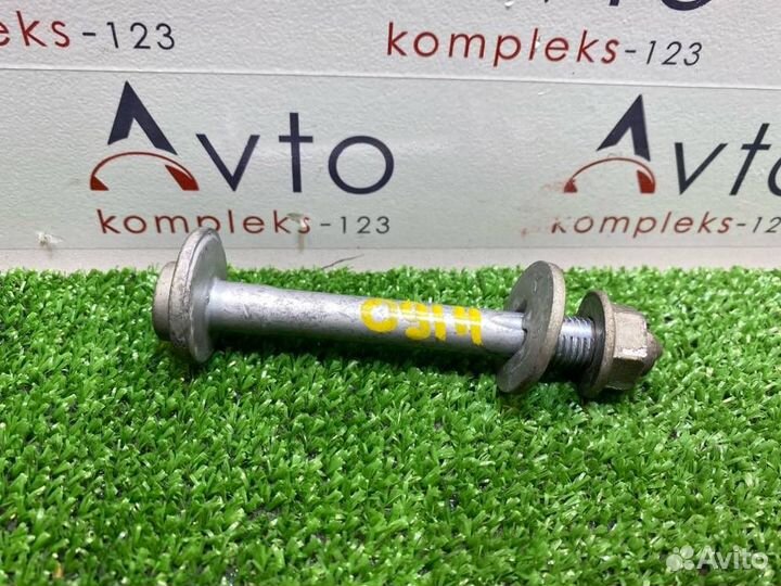 Болт развальный задний Mercedes-Benz E-Class W212