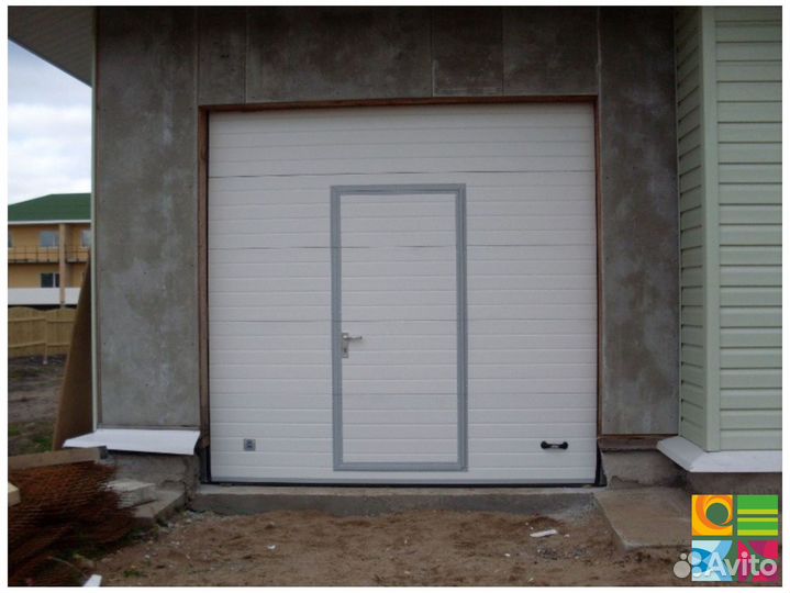 Секционные ворота для гаража alutech