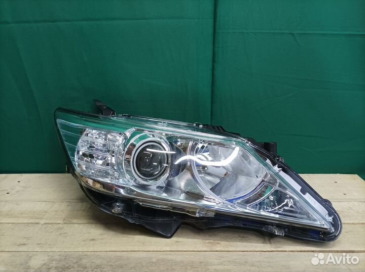 Фара Тойота Камри ксенон новая