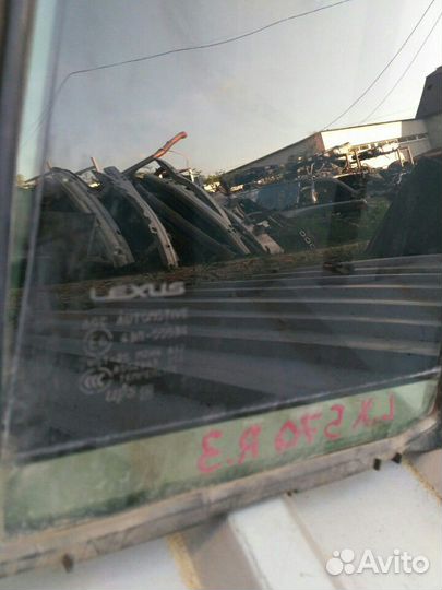 Форточка задней правой двери Lexus LX 570