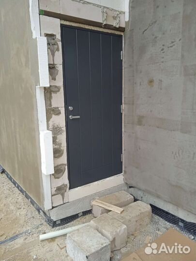 Установка дверей входных