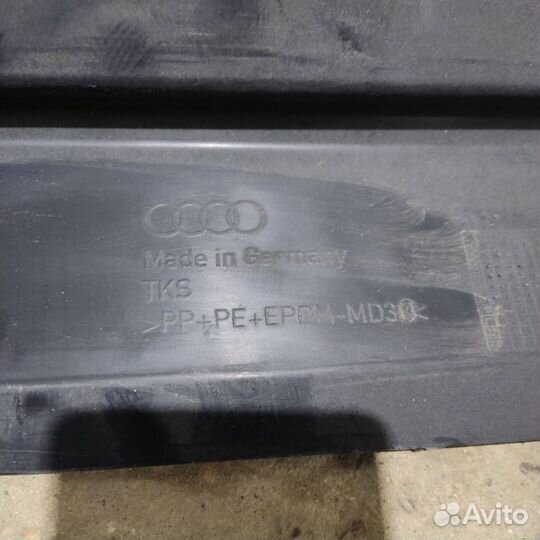 Накладка правого порога Audi Q7