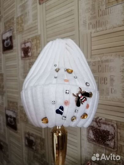 Шапка для девочки белая (шмель)