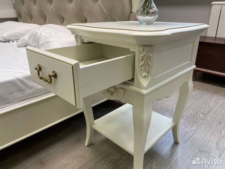 Тумба прикроватная из массива бука, эмаль Прованс