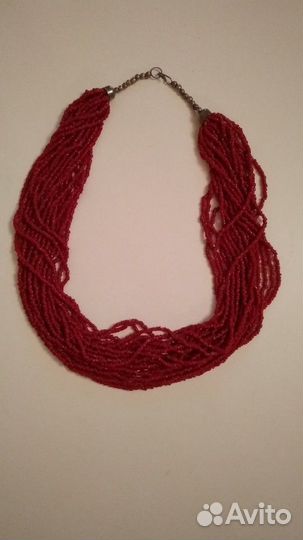 Коралловые бусы