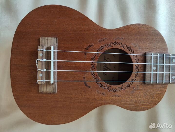 Гитара укулеле