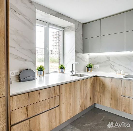 Угловая в потолок кухня на заказ