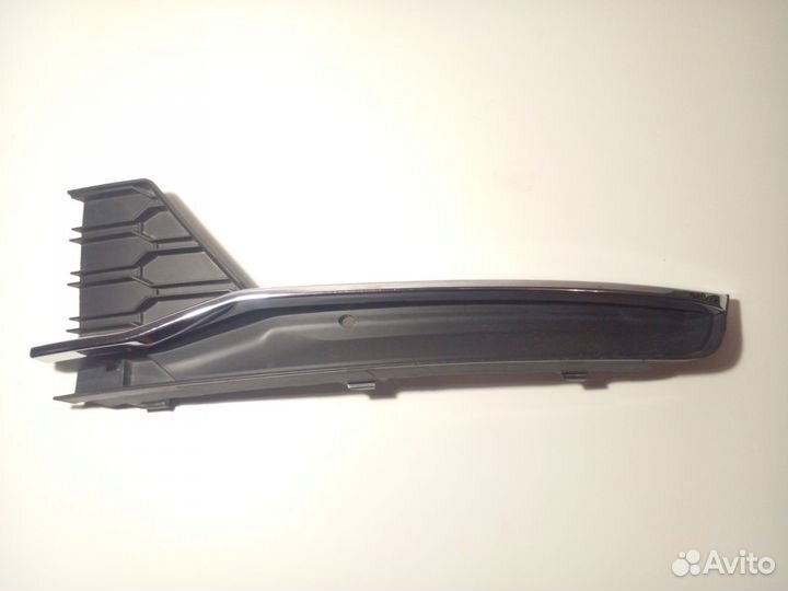 Накладка бампера левая Skoda Rapid 2018 год