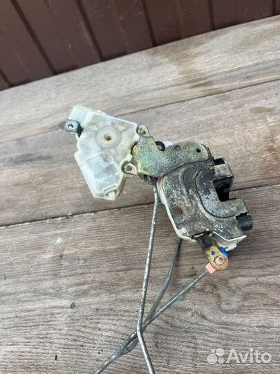 Замок двери передний левый Nissan Almera N16 1.5