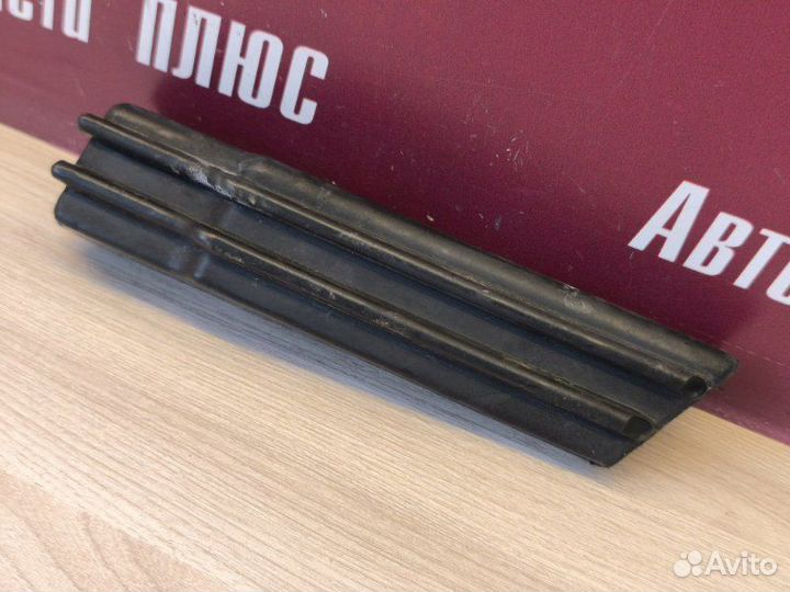 Уплотнитель жабо правый LADA X-Ray Cross