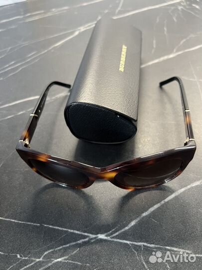 Солнцезащитные очки женские Burberry