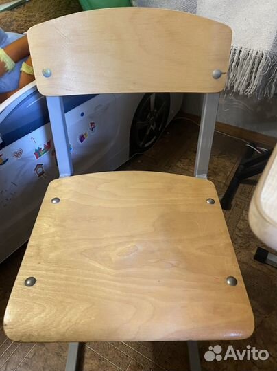 Школьная парта и стул