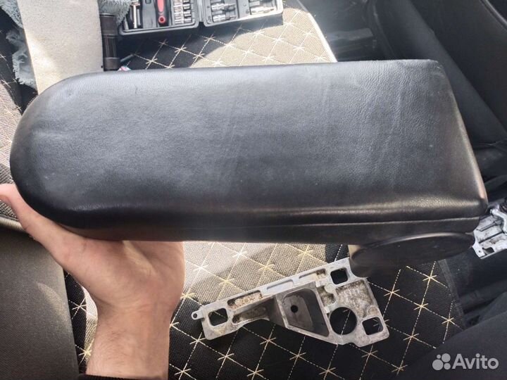 Подлокотник VW Passat В5