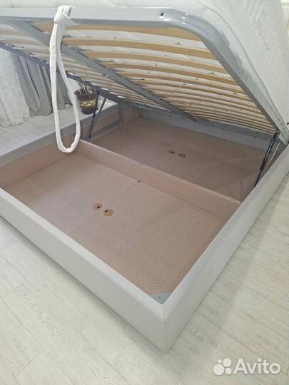 Удобная двуспальная кровать в Саратове