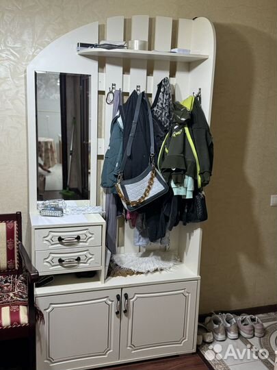 Вешалка в прихожую с обувницей бу