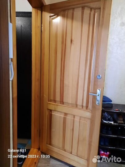 Дверь входная деревянная