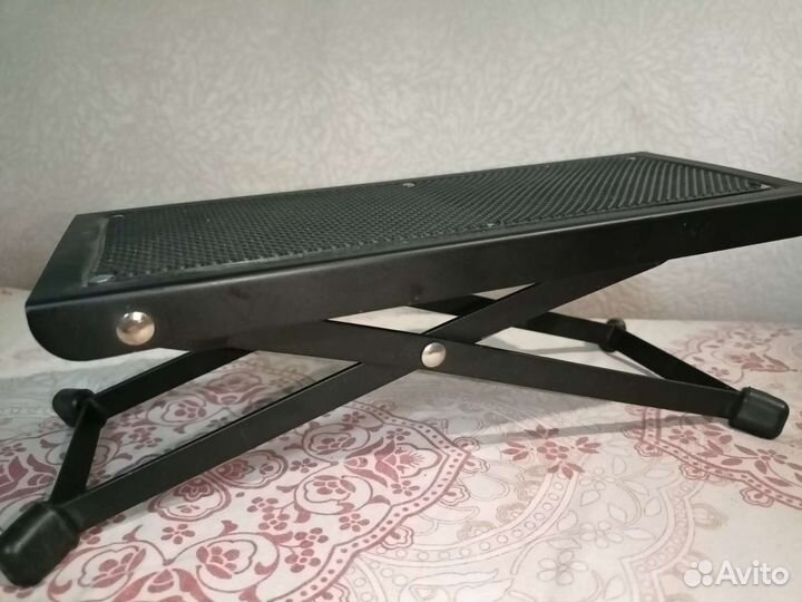 Подставка под ногу гитариста