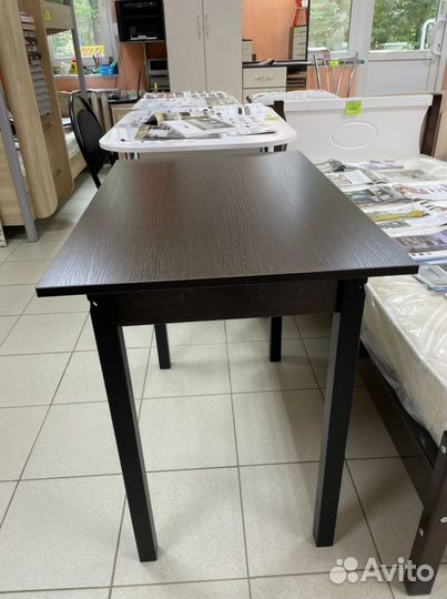 Стол обеденный