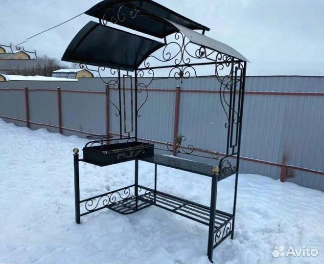 Мангал с крышей