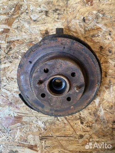 Кулак поворотный передний левый LADA Kalina