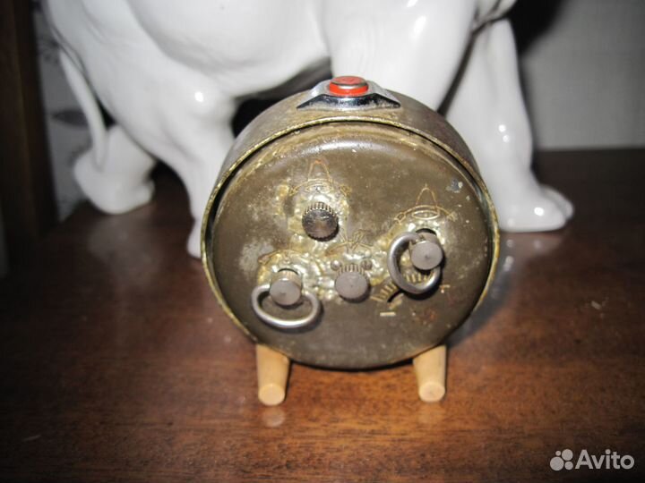 Часы будильник 